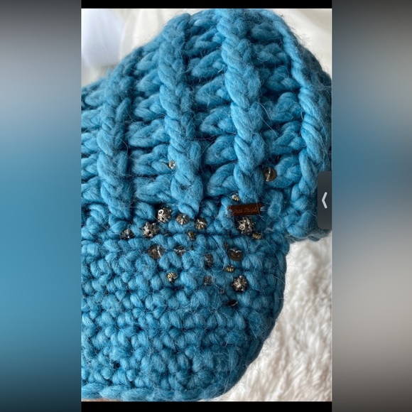 FREE PEOPLE KNITTED HAT - Picture 3 of 7